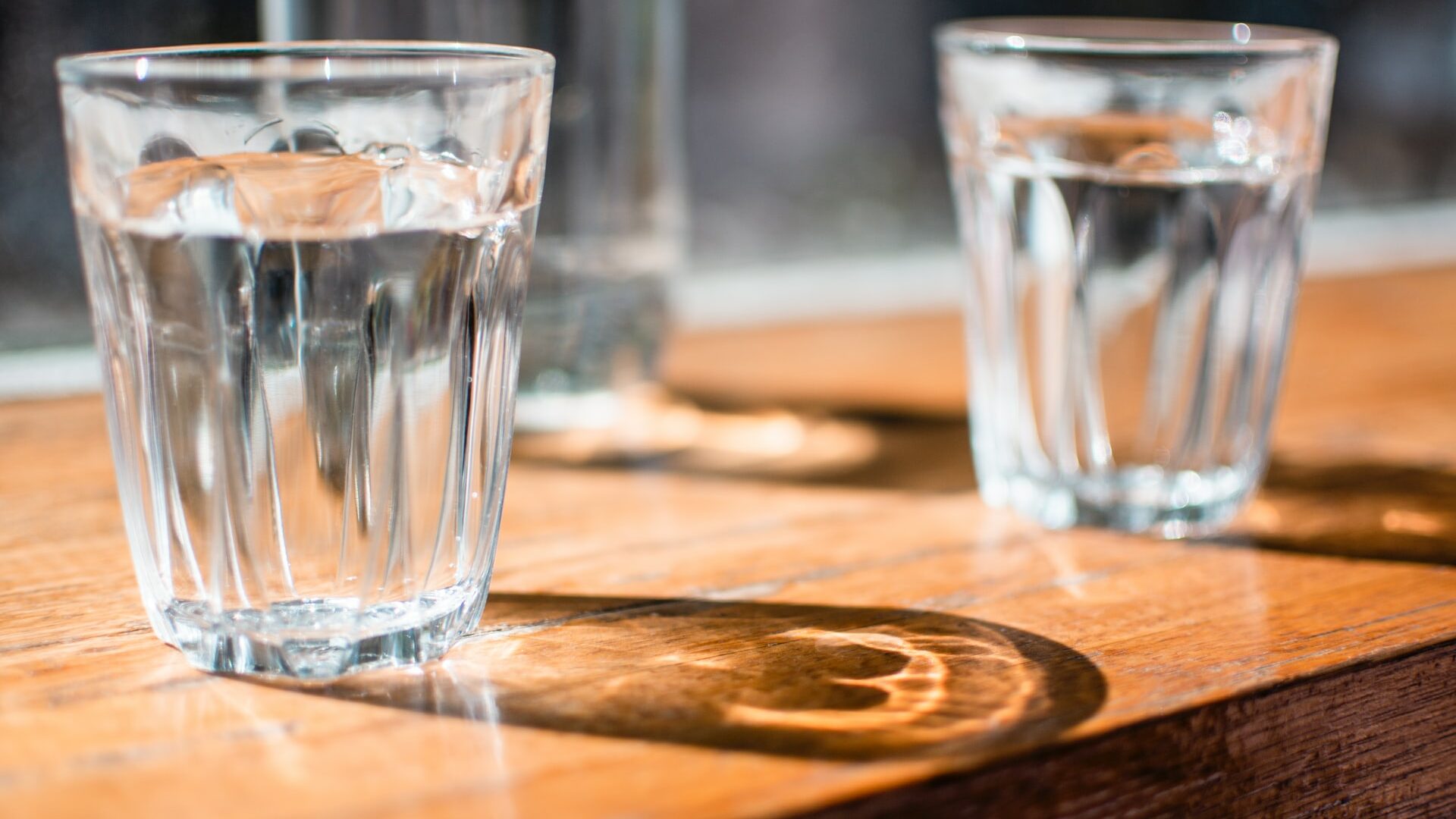 Wie viel Wasser sollte man morgens trinken laut dem Ayurveda?